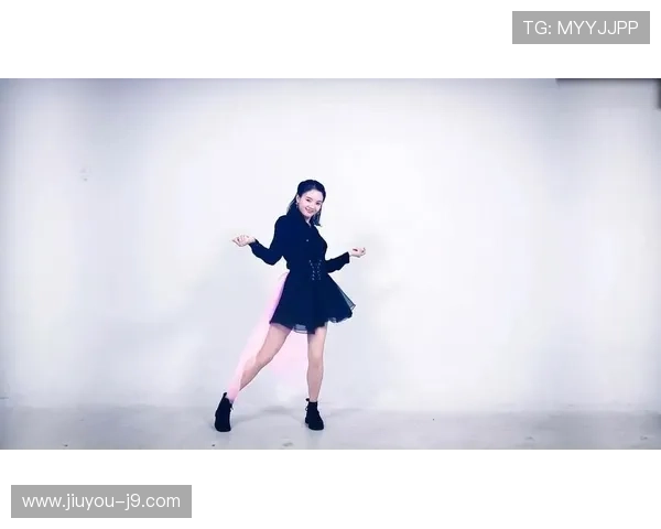 大尺度美女直播间劲爆热舞，撩人瞬间引全场狂欢